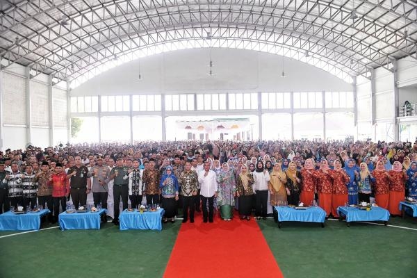 Gubernur Edy Rahmayadi Bertemu Ribuan Warga Labuhanbatu Raya di Rantauprapat *Serahkan Bantuan Asuransi Nelayan, Alat Tangkap hingga Alsintan