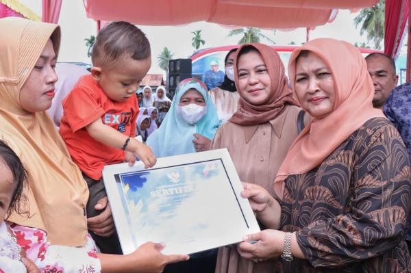 Ketua TP PKK Sumut Nawal Lubis Semangati dan Edukasi Langsung Orang Tua Balita Stunting