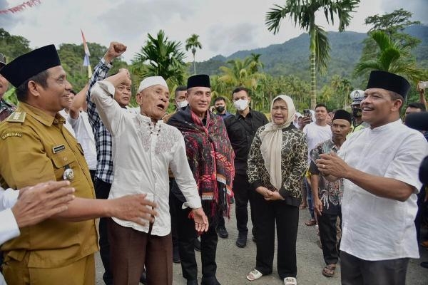 Kunjungan Strategis Daerah ke SejumlahKabupaten,Gubernur dan Ketua TP PKK Sumut Disambut Pj Bupati Tapteng