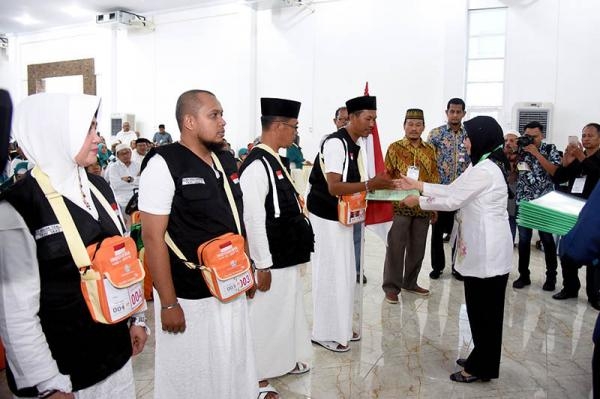 Edy Rahmayadi Sidak ke Kantor Samsat, Minta Pelayanan Dimulai Satu Jam Lebih Cepat