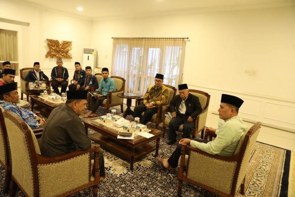 Praktek Lapangan ke Negeri Tetangga, Ijeck Beri Semangat ke Mahasiswa PTKU MUI Sumut