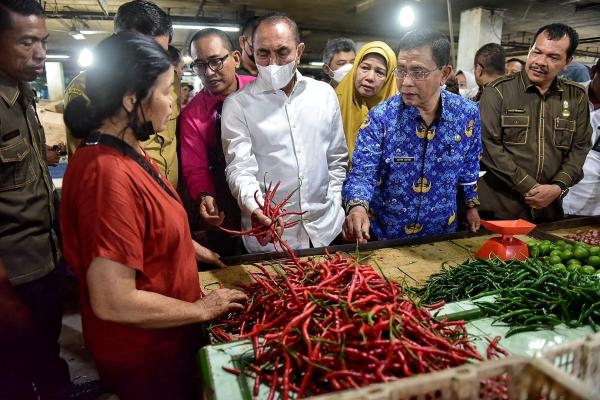 Tinjau Pasar Petisah, Edy Rahmayadi Pastikan Harga Stabil dan Pasokan Aman