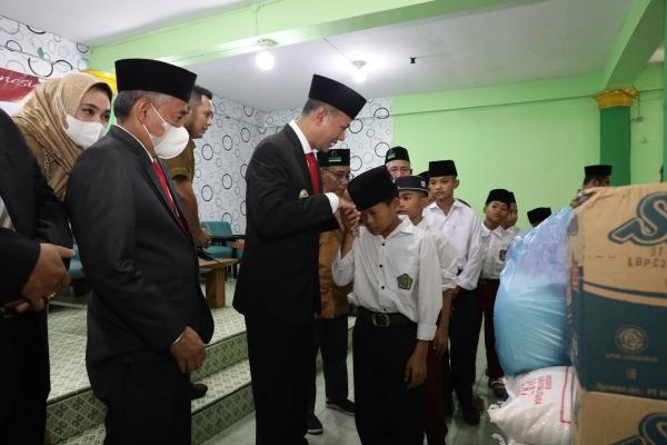 Peringatan HUT ke-77 RI, Wagub Sumut Serahkan Bantuan ke Panti Asuhan Al-Jamiyatul Washliyah