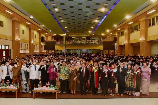 Hadiri Wisuda Institut Deli Husada Delitua, Edy Rahmayadi Ingatkan Kebutuhan dan Persaingan Tenaga Kesehatan Semakin Tinggi