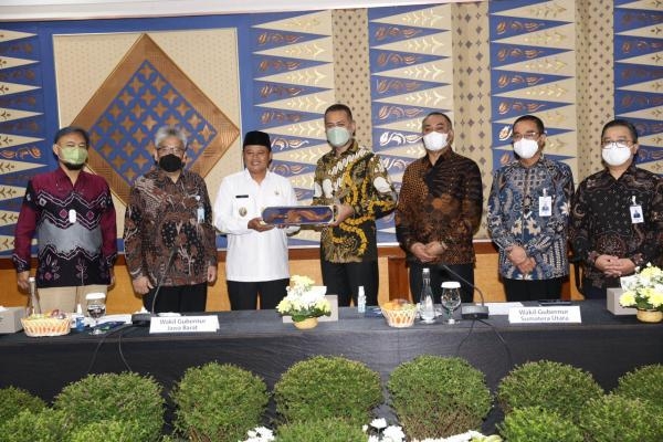  Kunjungi Bank BJB, Musa Rajekshah Ingin Bank Sumut Juga Bisa Diterima di Provinsi Lain