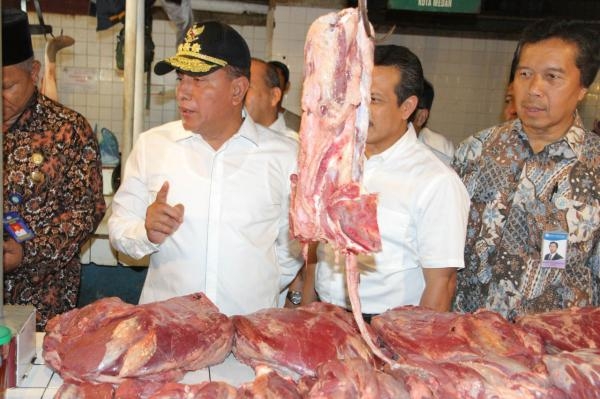 JELANG RAMADAN, GUBSU TINJAU PASAR TRADISIONAL DI MEDAN