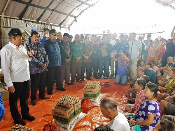 Tinjau Kebakaran Sibolga, Gubernur Beri Bantuan kepada Warga