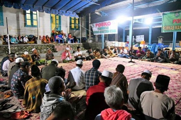 Gubsu Hadiri Tahlilan di Pengungsian, Doakan Korban Banjir Bandang Madina