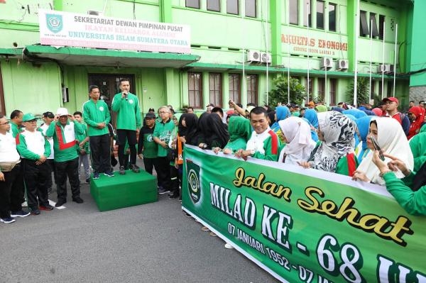 Lepas Jalan Sehat Milad ke-68 UISU, Wagub Harapkan UISU Semakin Banyak Lahirkan SDM Berkualitas