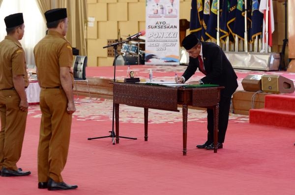 Lantik 10 Kepala SMA/SMK Edy Rahmayadi Larang Kepsek Libatkan Siswa dan Sekolah di Politik Praktis