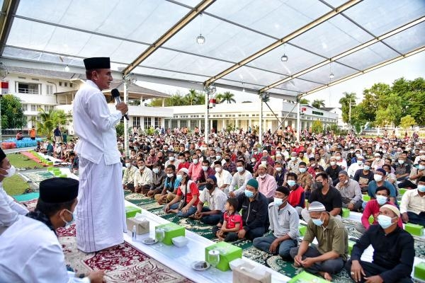 Kembali Buka Puasa Bersama Abang Becak, Edy Rahmayadi Minta Doakan Sebagai Pemimipin yang Amanah dan Adil