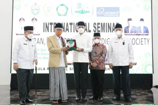 Buka Seminar Internasional Alquran MTQ XXXVIII, Musa Rajekshah : Masyarakat Bermartabat Berpedoman Alquran