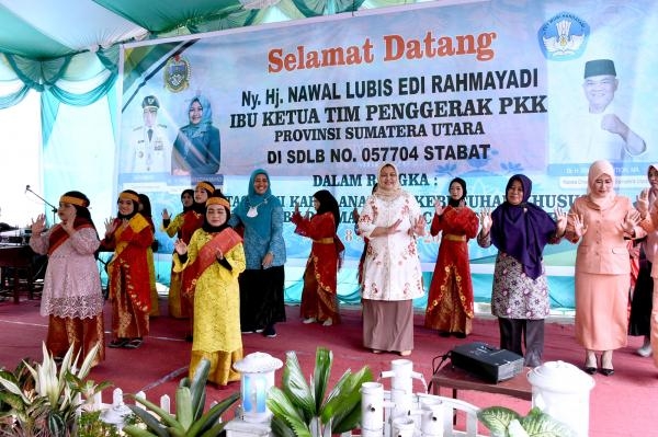 Saksikan Pentas Seni Murid SLB di Langkat, Nawal Lubis Terharu Melihat Kemampuan Luar Biasa Anak Berkebutuhan Khusus