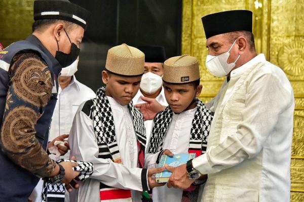 Terkesan dengan Anak Kembar Tuna Netra Penghafal Alquran, Edy Rahmayadi Berharap Semakin Banyak Hafiz dan Hafizah di Sumut