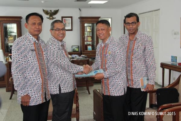 Serah Terima LPSE Biro Pembangunan-Diskominfo Provsu