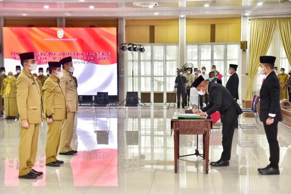 Lantik 11 Kepala OPD Pemprov Sumut, Edy Rahmayadi Minta Bekerja Profesional