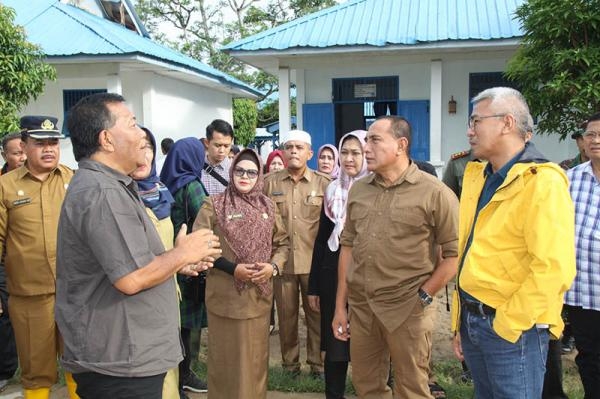 Tinjau Sekolah Terkena Banjir di Panyabungan Gubernur Tawarkan Relokasi sebagai Solusi Alternatif