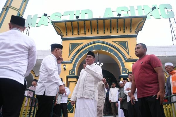 Gubernur Salat Subuh dan Sarapan Bersama Masyarakat di Masjid Agung Labuhanbatu *Serahkan Bantuan Pemugaran Masjid sebagai Heritage