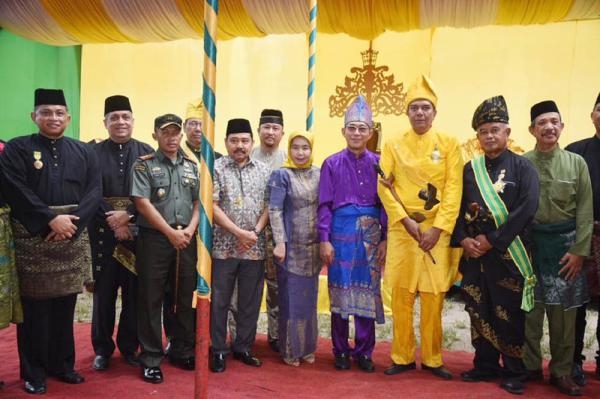 Serahkan Tunggul Kecamatan Terbaik, Gubernur: Camat Harus Reaktif dan Responsif