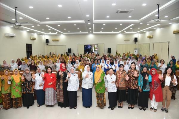 Sosialisasi Pencegahan Kanker, Nawal Lubis Dorong Ibu-Ibu Jadi Agen Edukasi di Lingkungannya