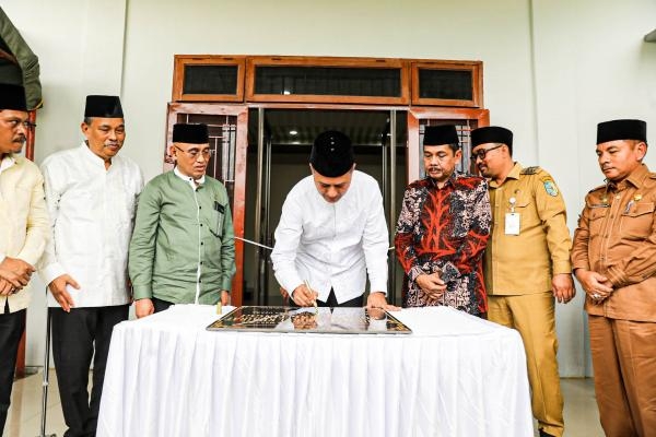 Resmikan Gedung Fastabikul Khairat Tebingtinggi,Ijeck Imbau BKM Lakukan Inovasi