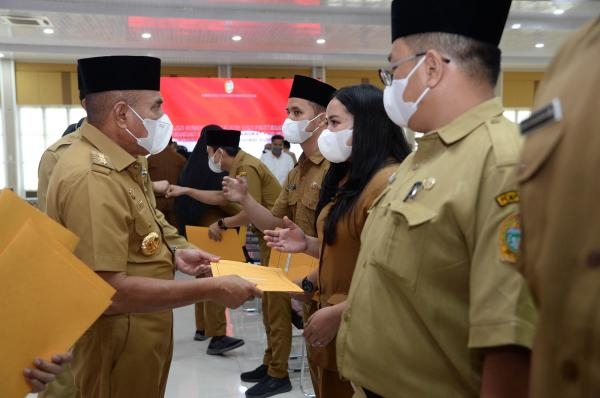 Lantik dan Serahkan SK PNS, Edy Rahmayadi Harapkan Ada Peningkatan Kinerja