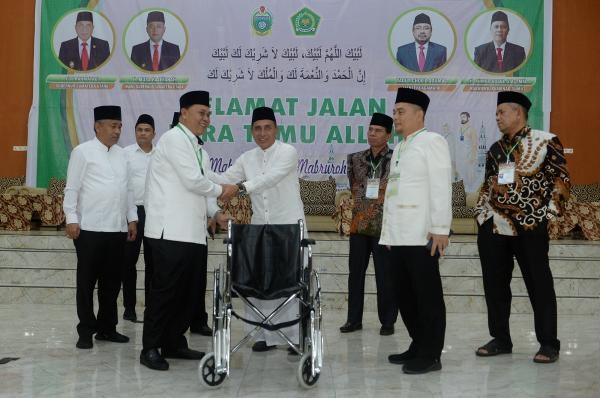  Gubernur Edy Rahmayadi Lepas Keberangkatan 359 Jemaah Calon Haji Kloter I Asal Madina