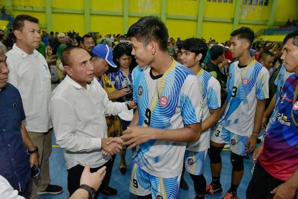 Tinjau Laga Final Bola Voli Porprov Sumut 2022, Edy Rahmayadi Optimis Olahraga Ini Akan Semakin Maju