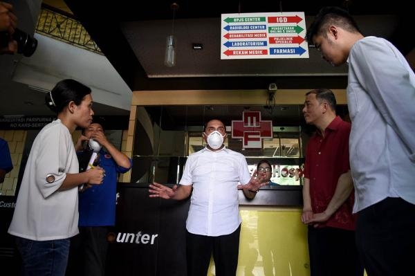 Perbanyak Ruang Isolasi Covid-19, Gubernur Sumut Tinjau Sejumlah RS dan Gedung