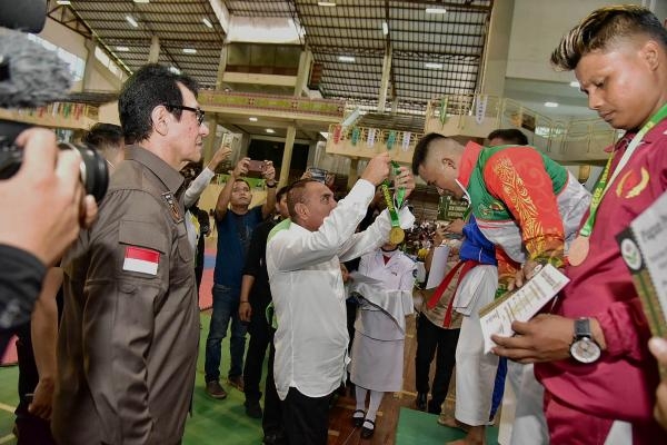 Tinjau Porprov Sumut 2022 Cabor Karate, Edy Rahmayadi Minta Wasit Adil Pimpin Pertandingan