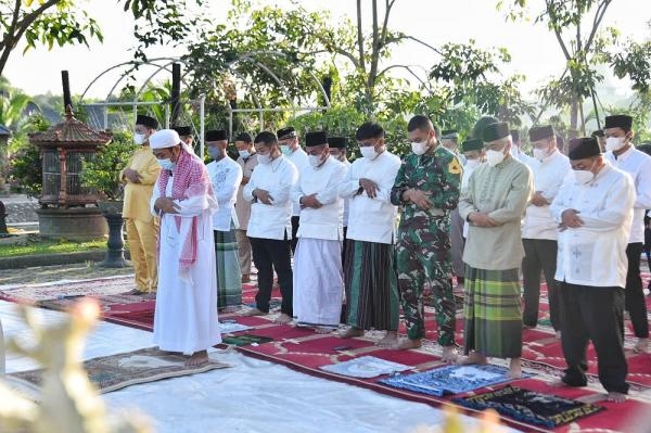 Gubernur dan Wagub Sumut Laksanakan Salat Iduladha di Rumah