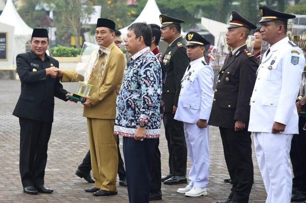 Edy Rahmayadi Minta Camat Berikan Layanan Prima pada Masyarakat