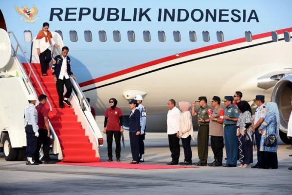 Usai Kunjungan Kerja di Tobasa dan Humbahas, Kedatangan Presiden Jokowi Disambut Gubernur di KNIA