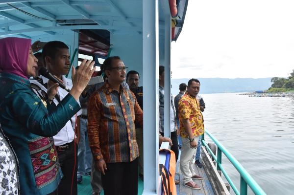 Gelar Pertemuan Bahas Penataan KJA di Danau Toba, Wagub Ingatkan Tenggat Pengurangan Jumlah dan Produksi