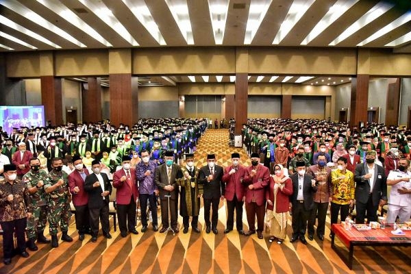  Hadiri Wisuda UISU Periode I/2022, Edy Rahmayadi Sampaikan Pentingnya Ilmu dan Budi Pekerti dalam Pembangunan Bangsa