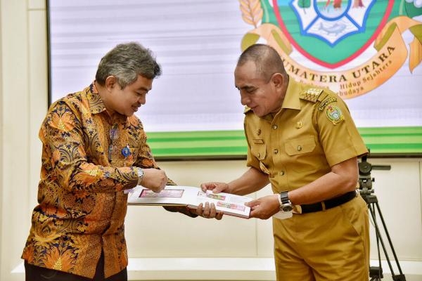 Peresmian Uang Kertas Cetakan 2022, Edy Rahmayadi Terima Uang Kertas Baru dengan Nomor Seri Sesuai Tanggal Kelahiran