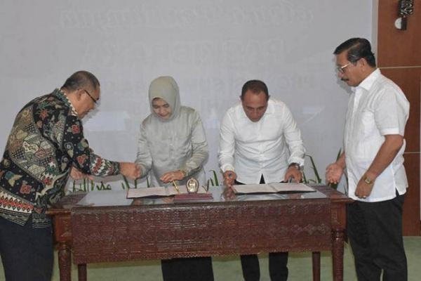 Kerja Sama Yayasan Marbisuk dan Disdik Sumut, Gubernur Harapkan SMAN 2 Panyabungan Jadi SMAN Plus Sesungguhnya