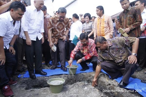 Gubsu dan Kepala Staf Kepresiden RI Resmikan Pembangunan Pasar Nawacita