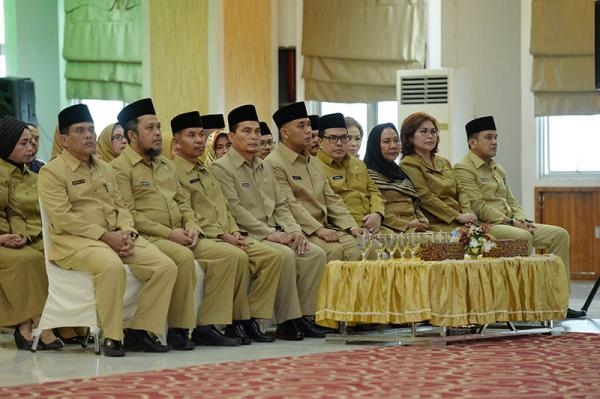 Edy Rahmayadi Lantik 9 Pejabat Eselon II, Ingatkan Utamakan Disiplin dalam Bekerja