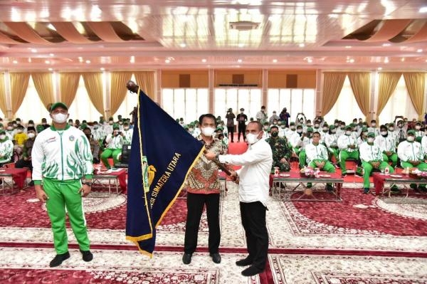 Edy Rahmayadi Lepas Keberangkatan Kontingen Paralimpik Sumut ke Peparnas XVI Papua