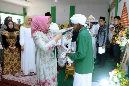 Nawal Lubis Beri Apresiasi Tinggi Kepada Hafiz 30 Juz Santri Ponpes Nur Zamzam