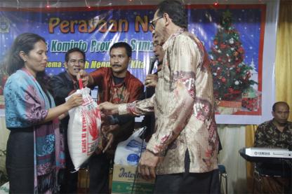 KELUARGA BESAR DINAS KOMINFO PROVSU RAYAKAN NATAL 2013