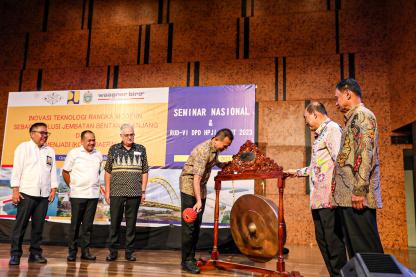 Buka Seminar Nasional Solusi Jembatan Bentang Panjang, Ijeck Harapkan Ini