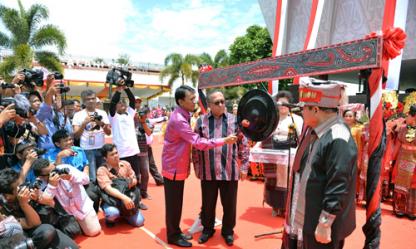 TONJOLKAN BUDAYA TOBA, PEMBUKAAN FESTIVAL DANAU TOBA 2014 MERIAH