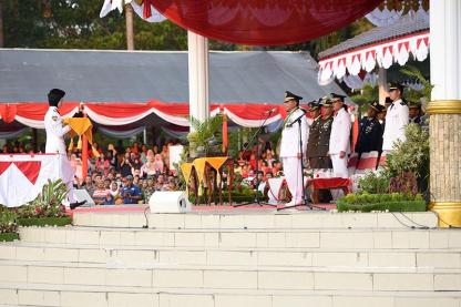 Berhasil Kibarkan dan Turunkan Bendera Merah Putih, Gubernur Apresiasi 66 Anggota Paskibraka Sumut