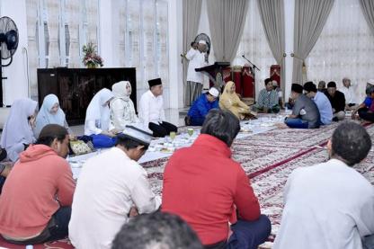 Buka Puasa Bersama 300 Abang Becak di Rumah Dinas, Edy Rahmayadi: Ini Rumah Rakyat, Semua Boleh Masuk