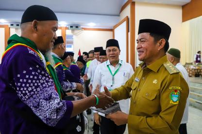 *Pj Gubernur Sumut Lepas Keberangkatan 360 Jemaah Haji Kloter I asal Asahan*