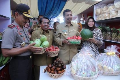 Gubsu Hadiri Pekan Pasar Petani Sumut Tahun 2016