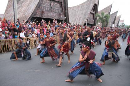 Gubsu Mengikuti Karnaval Kemerdekaan Pesona Danau Toba 2016 