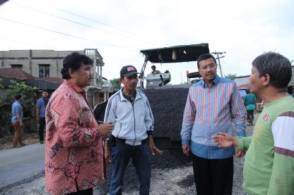 Gubsu Tinjau Jalan Menuju Objek Wisata Bukit Lawang